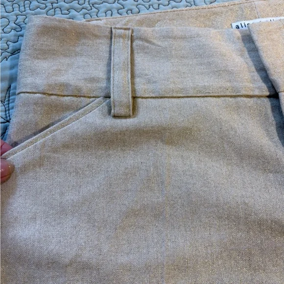Alice + Olivia Metallic Gold Linen-Blend Cuffed Chino Shorts Sz 6🧡 - Picture 6 of 11